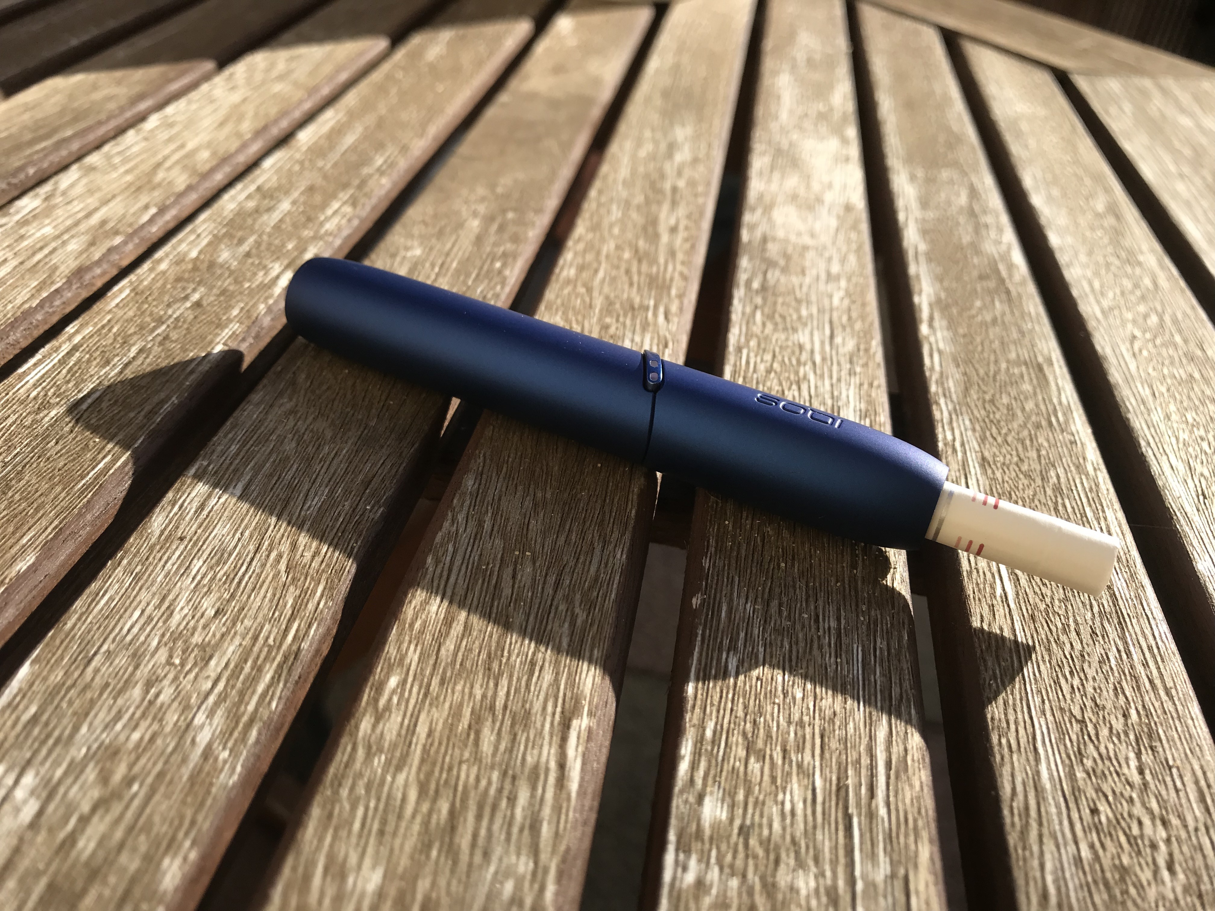 Tabakerhitzer sind kleine elektrische Ger&auml;te, in denen ein Tabakstick eingelegt werden muss.