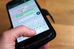 Seniorenhandy mit WhatsApp: Tipps zu Smartphones und einem Seniorentablet als Alternative