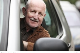 Autos für Senioren kaufen: 5 Tipps zu Einstieg, Sicherheit & Co. für altersgerechte Fahrzeuge