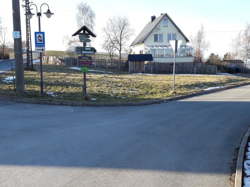 Wegwei&szlig;er, Wandern, Drognitz, Campingplatz, Verkehrsschild, Stra&szlig;e
