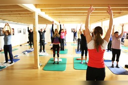 Was macht man beim Rehasport? Übungen & Beispiele sowie Tipps zum Antrag bei Ihrer Krankenkasse