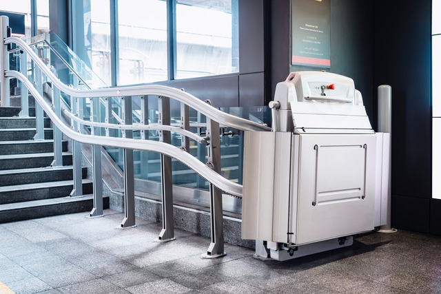 Rollstuhllift | außen | innen | Treppe | Preise | senkrecht