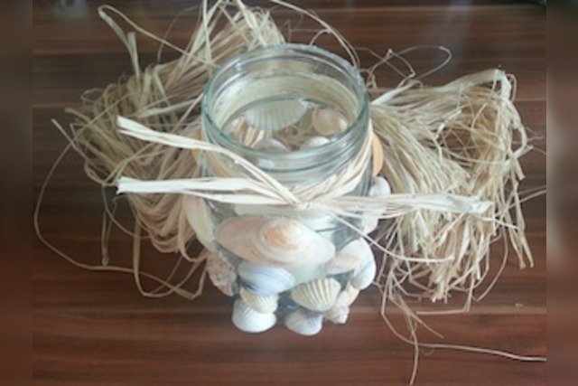 Windlicht, Sand, Glas, Muscheln, basteln, Bast, Naturbast