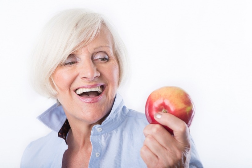 Apfel, Zahngesundheit, Alter, Frau, Obst, Vitamine, gesund, bei&szlig;en