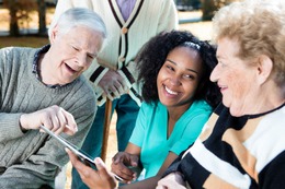 Tablet oder Laptop für Senioren im Praxis-Test - Top-Marken & -Modelle im Vergleich