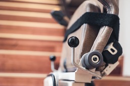 Treppenlift gebraucht kaufen (mit Montage) - Vor- & Nachteile sowie Top-Anbieter im Überblick