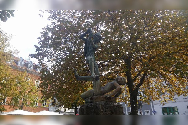 Wenigemarkt Erfurt raufende Knaben Statue
