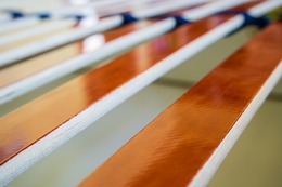 Lattenrost richtig einstellen: So liegen Seiten-, Rücken- & Bauchschläfer am besten