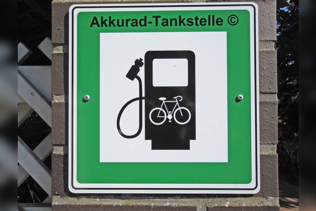 Akkurad Tankstelle, Verkehrsschild