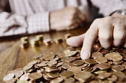 Ist eine Sterbegeldversicherung sinnvoll und wenn ja, ab welchem Alter? Tipps & Alternativen für Rentner und Senioren