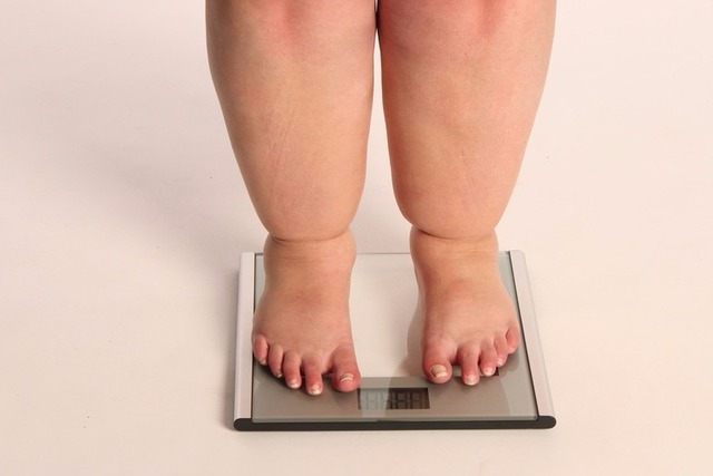 Hilfsmittel für Übergewichtige | Rollstuhl | Pflegebett | Duschstuhl | Abwischhilfe