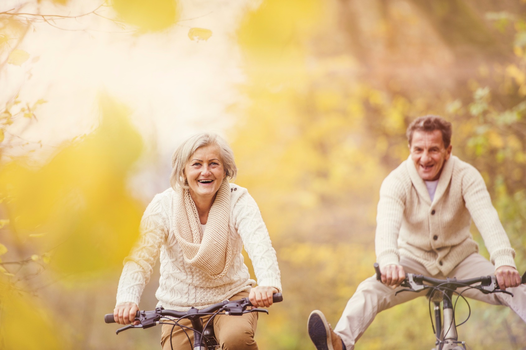 Rentner, Spa&szlig;, Senioren, Herbst, Fahrrad fahren