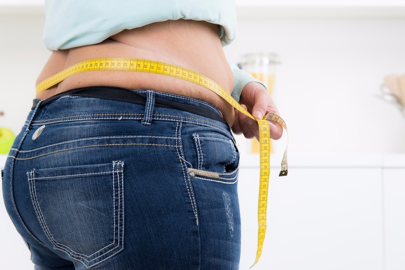Ma&szlig;band, fett, &Uuml;bergewicht, Adipositas, Bauchumfang, Bauchspeck, BMI, dick, H&uuml;ftgold, schwabbelig, schwammig